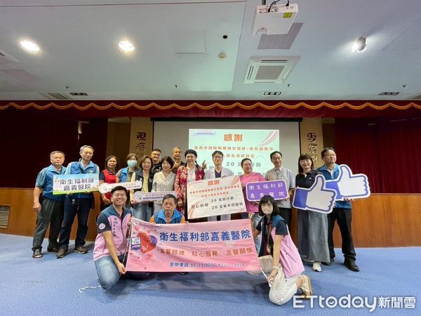 ▲▼   嘉義醫院輔具便利站再獲捐贈助行器-助攻社區照護服務  。（圖／嘉義醫院提供）