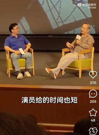 ▲韓杰疑似藉機偷酸王俊凱。（圖／翻攝自微博）