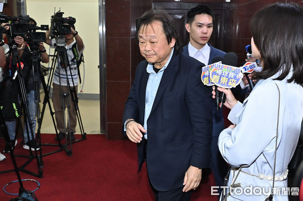 ▲▼立委王世堅受訪。（圖／記者李毓康攝）