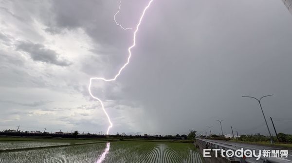 ▲▼      公路單位封閉金崙至多良的南下路段       。（圖／記者楊晨東翻攝）