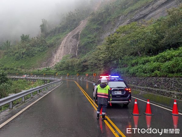 ▲▼  阿里山落石  。（圖／記者翁伊森翻攝）