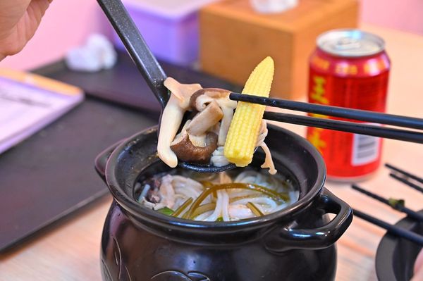 ▲▼川麵道北平店罐罐米線。（圖／部落客橘子狗愛吃糖授權提供）