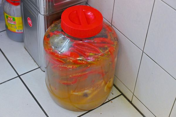 ▲▼川麵道北平店罐罐米線。（圖／部落客橘子狗愛吃糖授權提供）