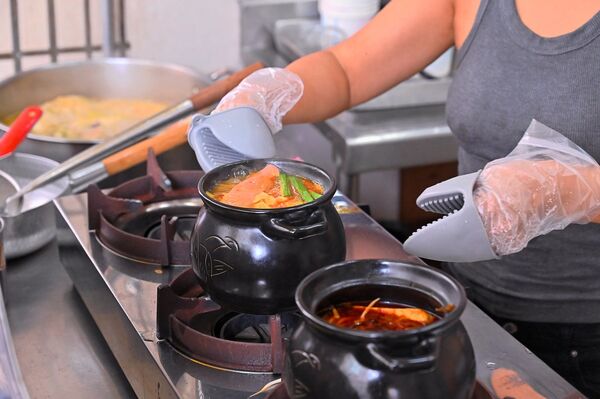 ▲▼川麵道北平店罐罐米線。（圖／部落客橘子狗愛吃糖授權提供）