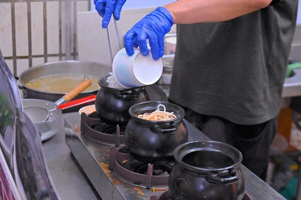 ▲▼川麵道北平店罐罐米線。（圖／部落客橘子狗愛吃糖授權提供）