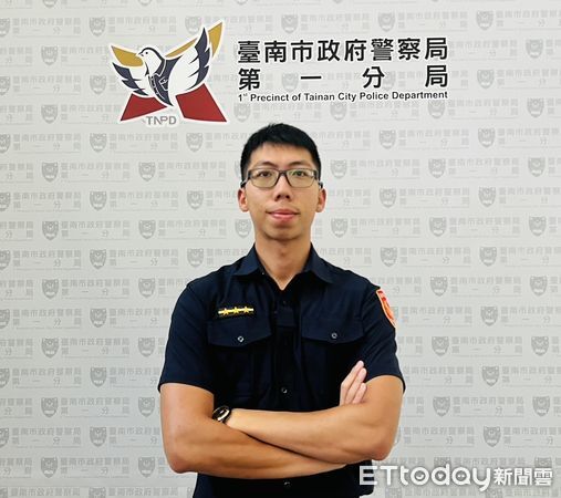 ▲熱心葉姓民眾拾獲現金，主動交至東門派出所，警員蔡長榮成功聯繫失主歸還遺失款項。（記者林東良翻攝，下同）