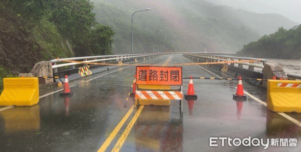 ▲▼ 24hrs狂降破千毫米雨量！高雄山區慘況曝　部落交通中斷又停電。（圖／記者賴文萱翻攝）