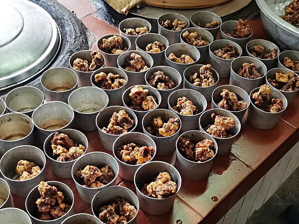 ▲▼袁家筒仔米糕排骨酥。（圖／部落客Darren蘋果樹旅遊玩樂誌授權提供）