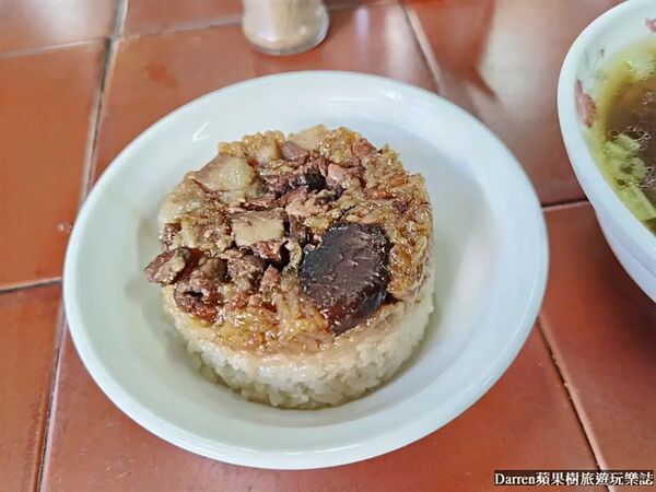 ▲▼袁家筒仔米糕排骨酥。（圖／部落客Darren蘋果樹旅遊玩樂誌授權提供）