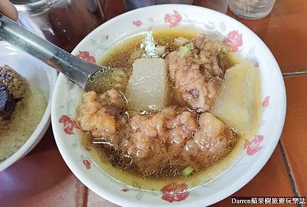 ▲▼袁家筒仔米糕排骨酥。（圖／部落客Darren蘋果樹旅遊玩樂誌授權提供）