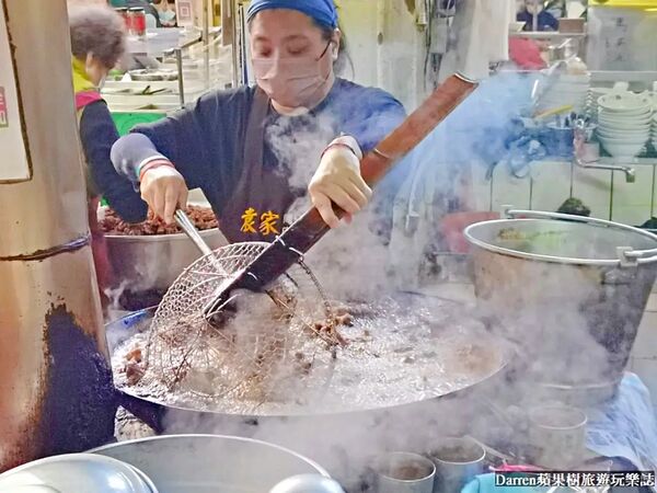 ▲▼袁家筒仔米糕排骨酥。（圖／部落客Darren蘋果樹旅遊玩樂誌授權提供）