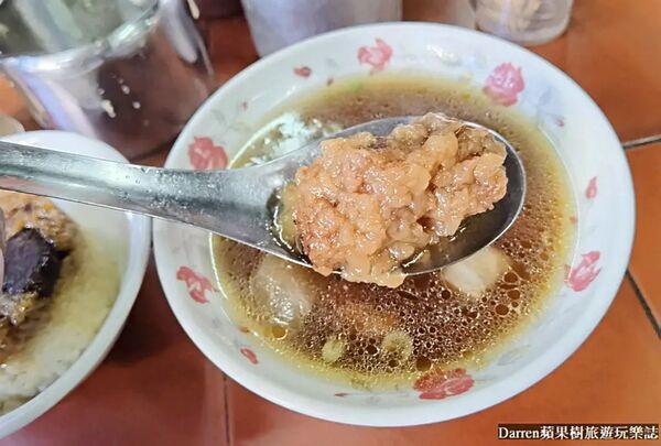 ▲▼袁家筒仔米糕排骨酥。（圖／部落客Darren蘋果樹旅遊玩樂誌授權提供）