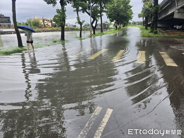 ▲▼台中,淹水。（圖／記者許權毅翻攝）