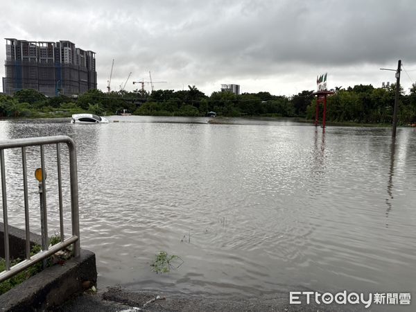 ▲▼台中,淹水。（圖／記者許權毅翻攝）