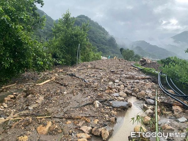 ▲受西南氣流影響，南投部分山區24小時測得降雨量達到600mm，信義鄉傳出多處災情。（圖／記者高堂堯翻攝）