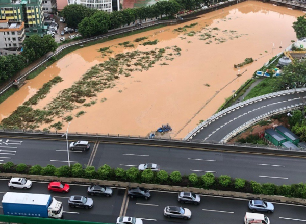 ▲▼深圳雷暴雨。（圖／翻攝自微博）