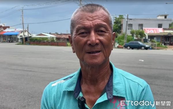 ▲風災後已20多天，災區隨著可見房屋屋頂以覆蓋帆布應急的景象，外面下雨屋內也下，日子不知怎麼過，苦不堪言。（圖／記者林東良翻攝，下同）