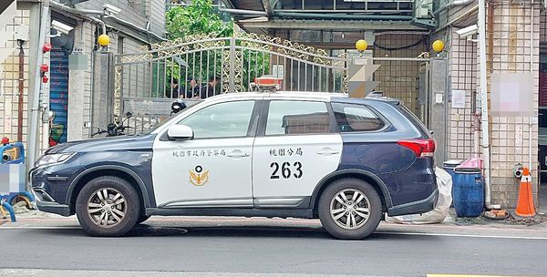 ▲桃園警方今天上午至桃園區某社區查詢擾鄰事件。（圖／桃園分局提供）