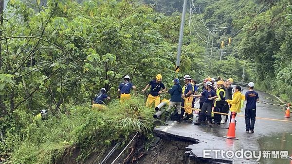 ▲高雄5人墜谷搜救空拍畫面。（圖／記者吳奕靖翻攝）