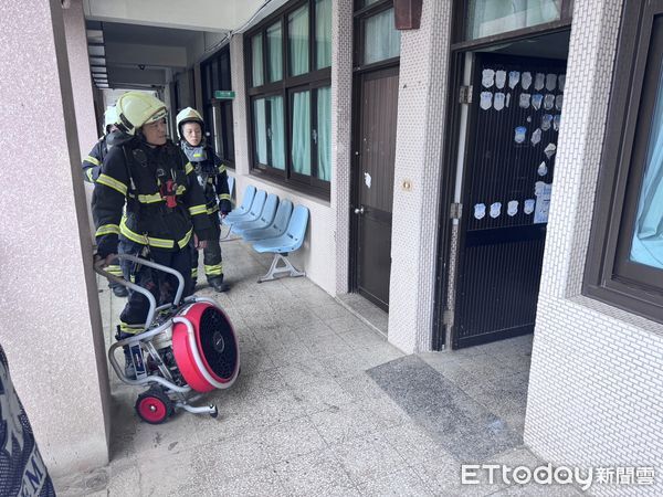 ▲▼高雄女中今日上午發生火警。（圖／記者許宥孺翻攝）