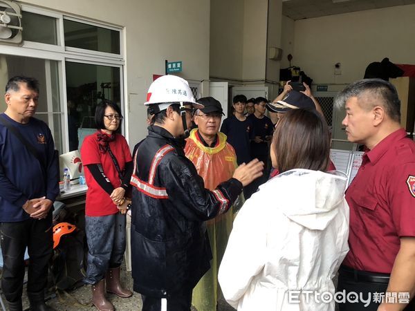 ▲▼ 高雄1家5口墜谷2死3失聯　陳其邁急設前進指揮所：全力搜救。（圖／記者賴文萱翻攝）