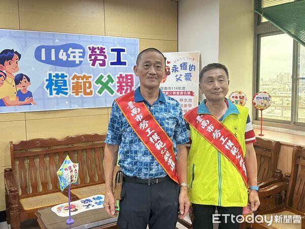 ▲勞工局舉辦「114年度模範勞工父親」記者會，邀請李三連（右）、吳福川（左）代表出席分享感言。（記者林東良翻攝，下同）