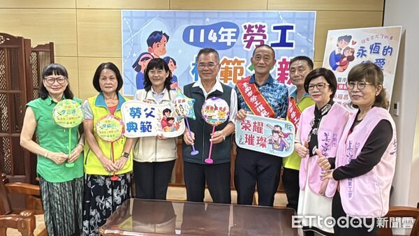 ▲勞工局舉辦「114年度模範勞工父親」記者會，邀請李三連（右）、吳福川（左）代表出席分享感言。（記者林東良翻攝，下同）