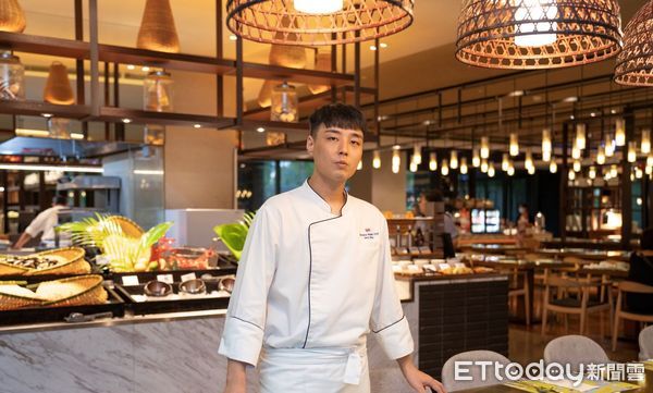 ▲台南大員皇冠假日酒店元素自助餐推「海鮮市場」，現烤鮮魚三重奏登場，鱸魚、香魚、午仔魚展現不同鮮味層次，令人垂涎。（圖／記者林東良翻攝，下同）