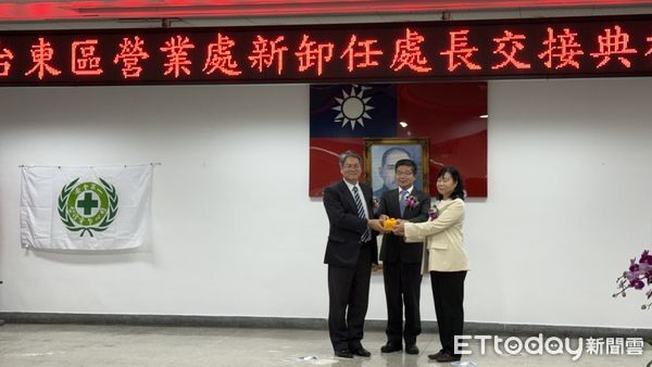 ▲台電台東區營業處新、卸任處長交接。（圖／記者楊晨東翻攝）