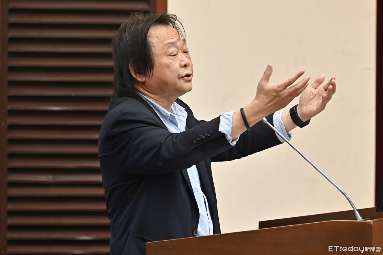 假低收住豪宅還領百萬！王世堅轟衛福部放水「跑車族也領補助」