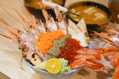 痛風丼天使紅蝦打底＋蟹膏鮭魚卵500有找
