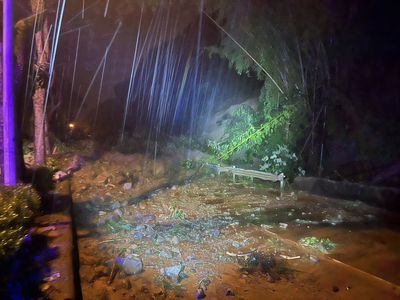 快訊／豪雨炸不停！　6縣市19區鄉今停班課