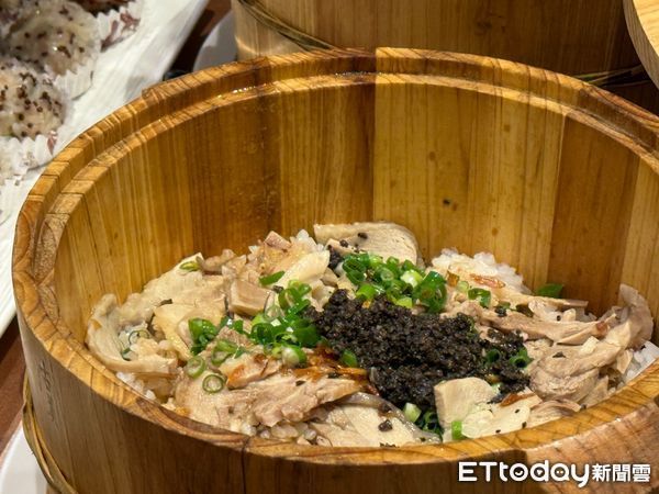 ▲▼   嘉義樂意皇家酒店推出新菜色招待弱勢育幼院孩童  。（圖／記者翁伊森攝）