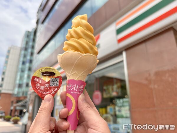 ▲▼7-11聯名「泡泡瑪特」推出小甜豆周邊，還有「統一布丁霜淇淋」口味即將上市。（圖／記者林育綾攝）