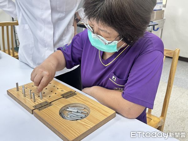 ▲▼  灣榮復健菜單以「最適挑戰」為理念　助格林巴利患者6個月重拾行走力與生活自立  。（圖／中榮灣橋分院提供）