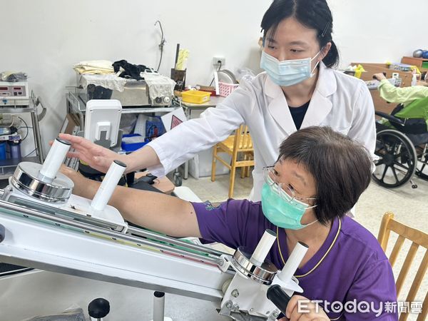 ▲▼  灣榮復健菜單以「最適挑戰」為理念　助格林巴利患者6個月重拾行走力與生活自立  。（圖／中榮灣橋分院提供）