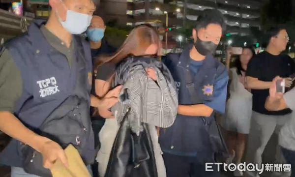 ▲▼剴剴生母抵達新北地院。（圖／記者陸運陞翻攝）