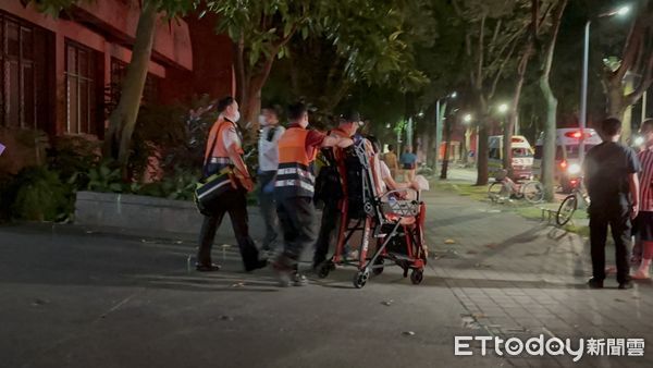 ▲▼台大歌唱營驚傳集體食物中毒　10學生「吃完外燴」抱嘔吐袋送醫（圖／記者黃彥傑攝）