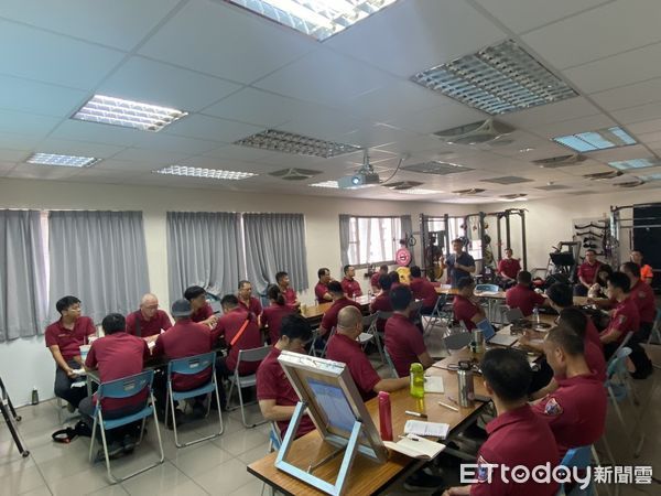 ▲台南市消防局第五救災救護大隊為強化基層幹部現場應變能力，於7月30日與31日連續兩日辦理救災安全訓練，強化中隊、分隊、小隊長等各級幹部的指揮判斷與團隊協作能力。（圖／記者林東良翻攝，下同）