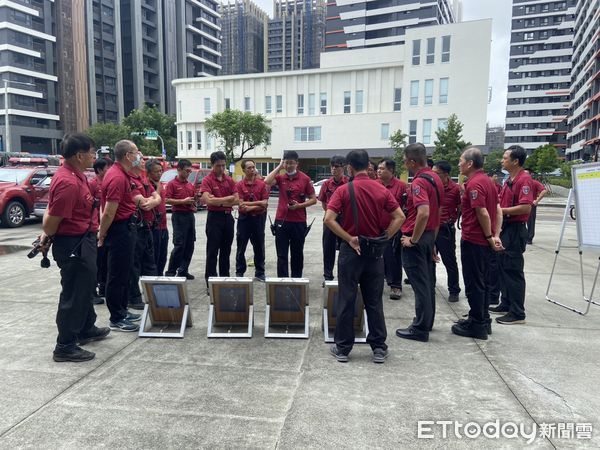 ▲台南市消防局第五救災救護大隊為強化基層幹部現場應變能力，於7月30日與31日連續兩日辦理救災安全訓練，強化中隊、分隊、小隊長等各級幹部的指揮判斷與團隊協作能力。（圖／記者林東良翻攝，下同）