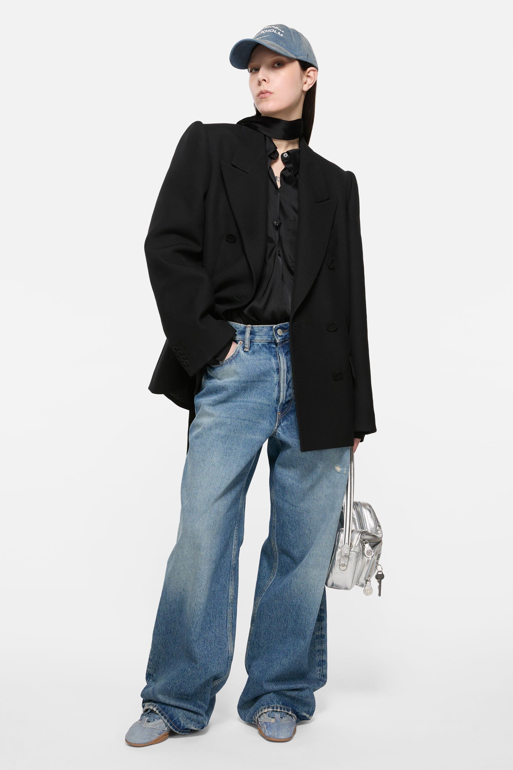 ▲ACNE STUDIOS金色櫥窗太美。（圖／品牌提供）