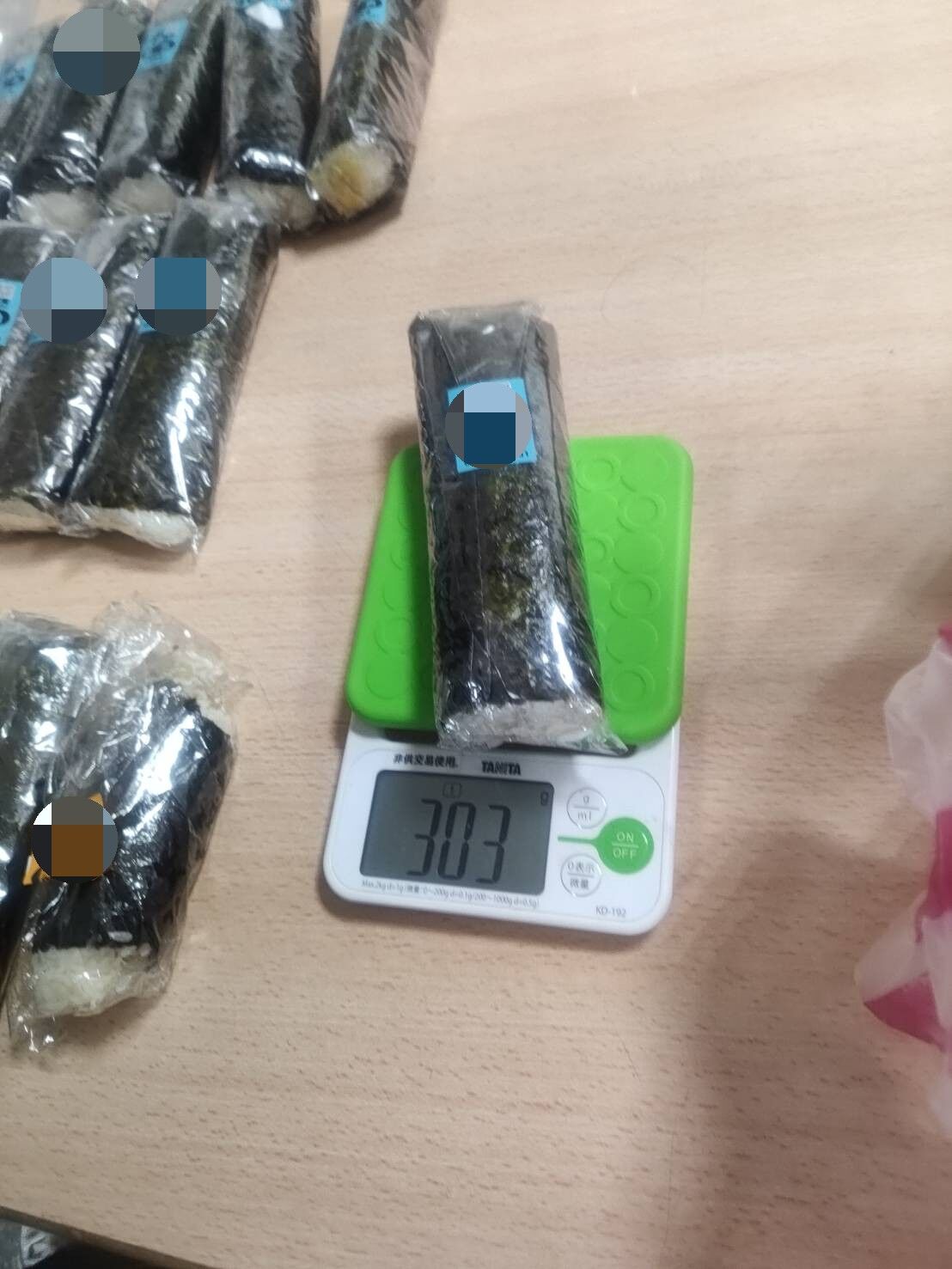 ▲▼台大疑似食物中毒案，嫌疑飯捲採樣照片。（圖／北市衛生局提供）