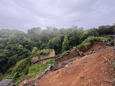 豪雨狂炸！彰化芬園三合院驚現「10樓深巨坑」 崩塌畫面曝光