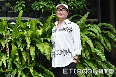 獨家／南霸天歌王遭美魔女董娘倒追　狠拒40萬鑽戒原因曝：單身也不行