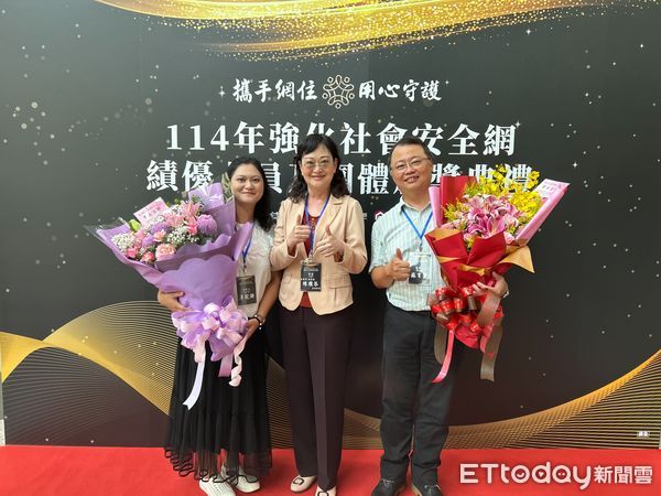 ▲台南市社會局蘇育賢與李莞諭榮獲「社會安全網績優社工人員」肯定，展現助人初心與專業。（記者林東良翻攝，下同）