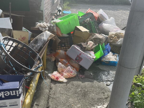 ▲▼羅東薑母鴨店房客失聯，店面淪廢墟，房東痛批並已提告。（圖／民眾提供，下同）