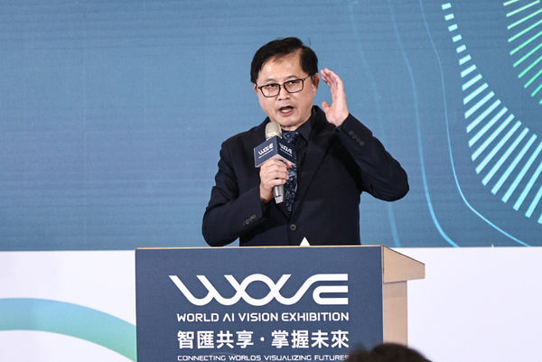 ▲AI WAVE SHOW開幕，童子賢致詞。（圖／記者林敬旻攝）