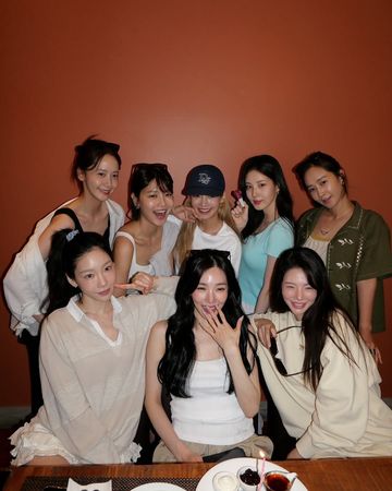 ▲▼離開SM感情沒散！少時「合體為蒂芬妮慶生」8人美照連發　粉絲暴動。（圖／翻攝自蒂芬妮IG）