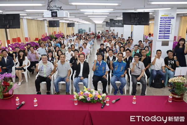 ▲▼  嘉義市私立興華中學校長由前嘉義縣嘉新國中張嘉碩接任   。（圖／記者翁伊森翻攝）