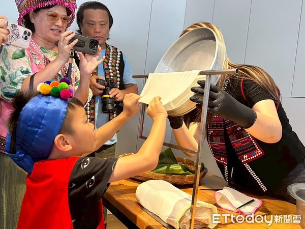 ▲▼忠貞市場米干DIY。（圖／記者黃凱翊攝）